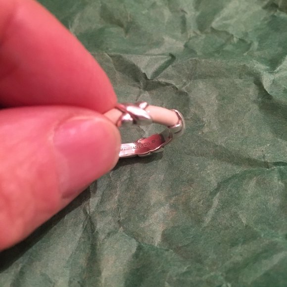 TIFFANY&CO. SIGNATURE 'X' ENAMEL BAND, SZ 6, AUTHENTIC - Picture 3 of 7